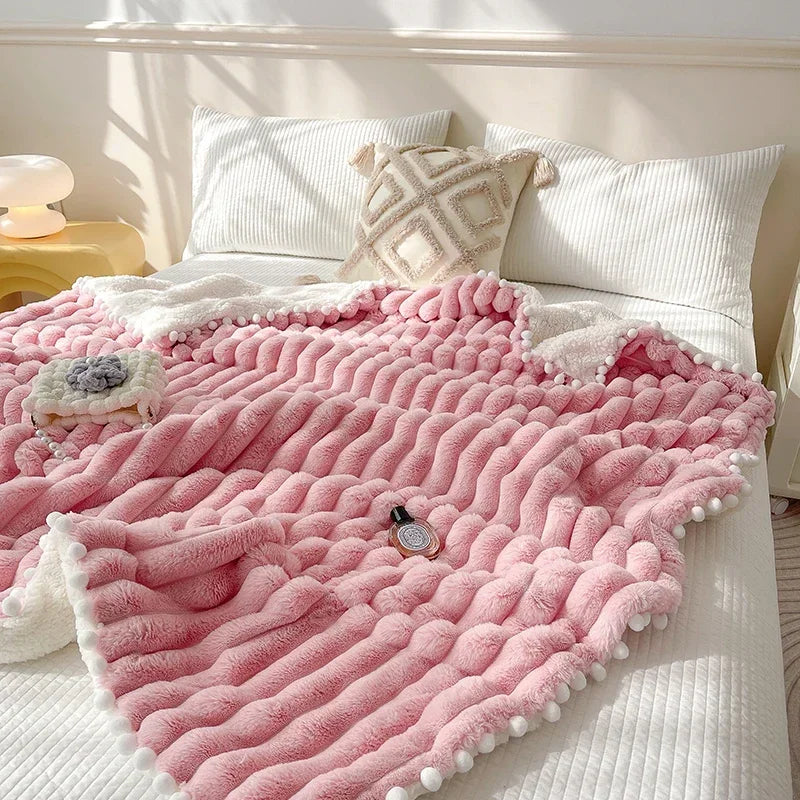 Couverture "Toscane" en Fausse Fourrure de Lapin – Rose Tendre Couverture chambre, Couvertures, Couvertures adulte, Couvertures enfant, linge de lit