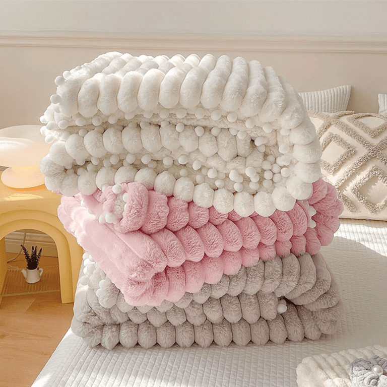 Couverture "Toscane" en Fausse Fourrure de Lapin – Rose Tendre Couverture chambre, Couvertures, Couvertures adulte, Couvertures enfant, linge de lit