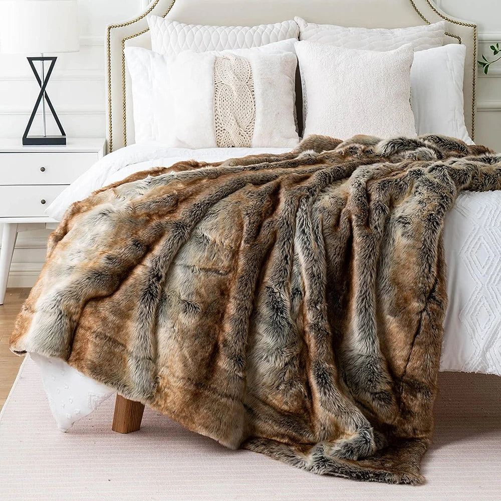 Plaid et Couverture Luxueuse en Fausse Fourrure - Imitation Fourrure de Loup Couverture chambre, Couvertures, Couvertures adulte, linge de lit