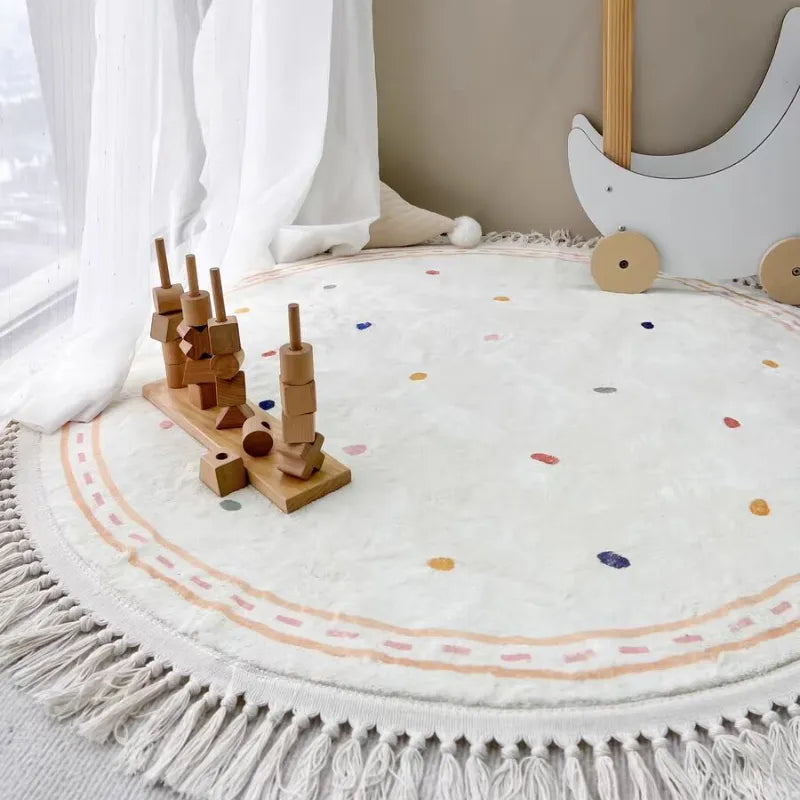 Tapis Rond à Franges Ivoire et à Pois Noirs - Pureté et Charme Tapis chambre, Tapis adulte, Tapis chambre, Tapis enfant