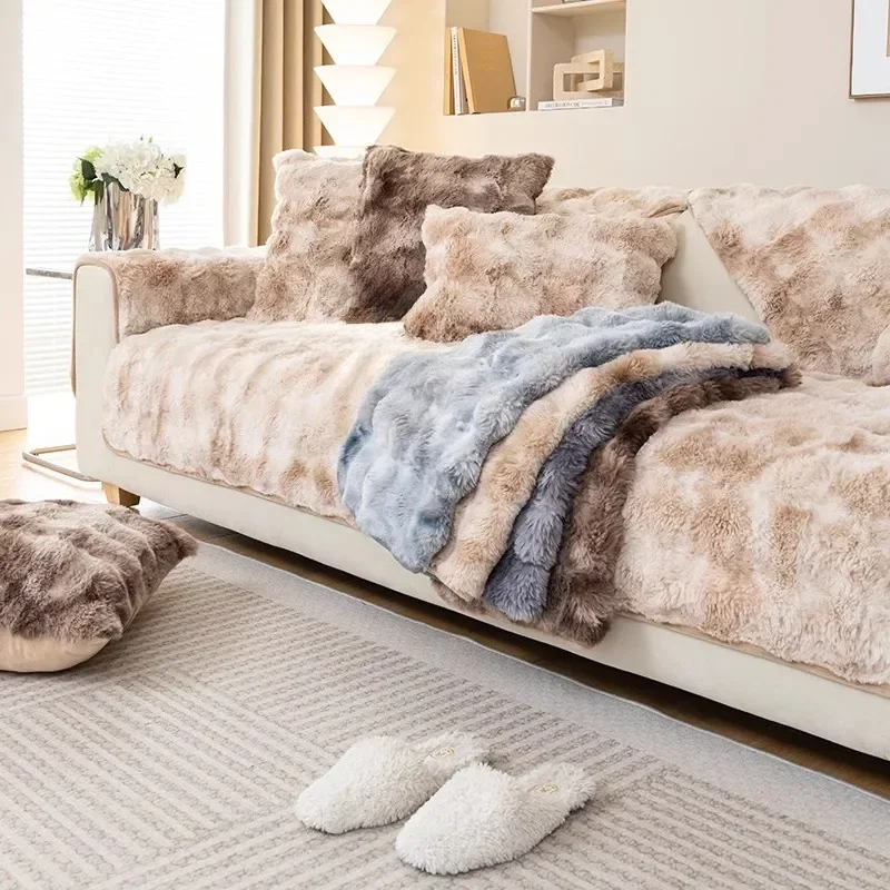 Housse de canapé confortable en fausse fourrure de lapin pour un salon hivernal cosy